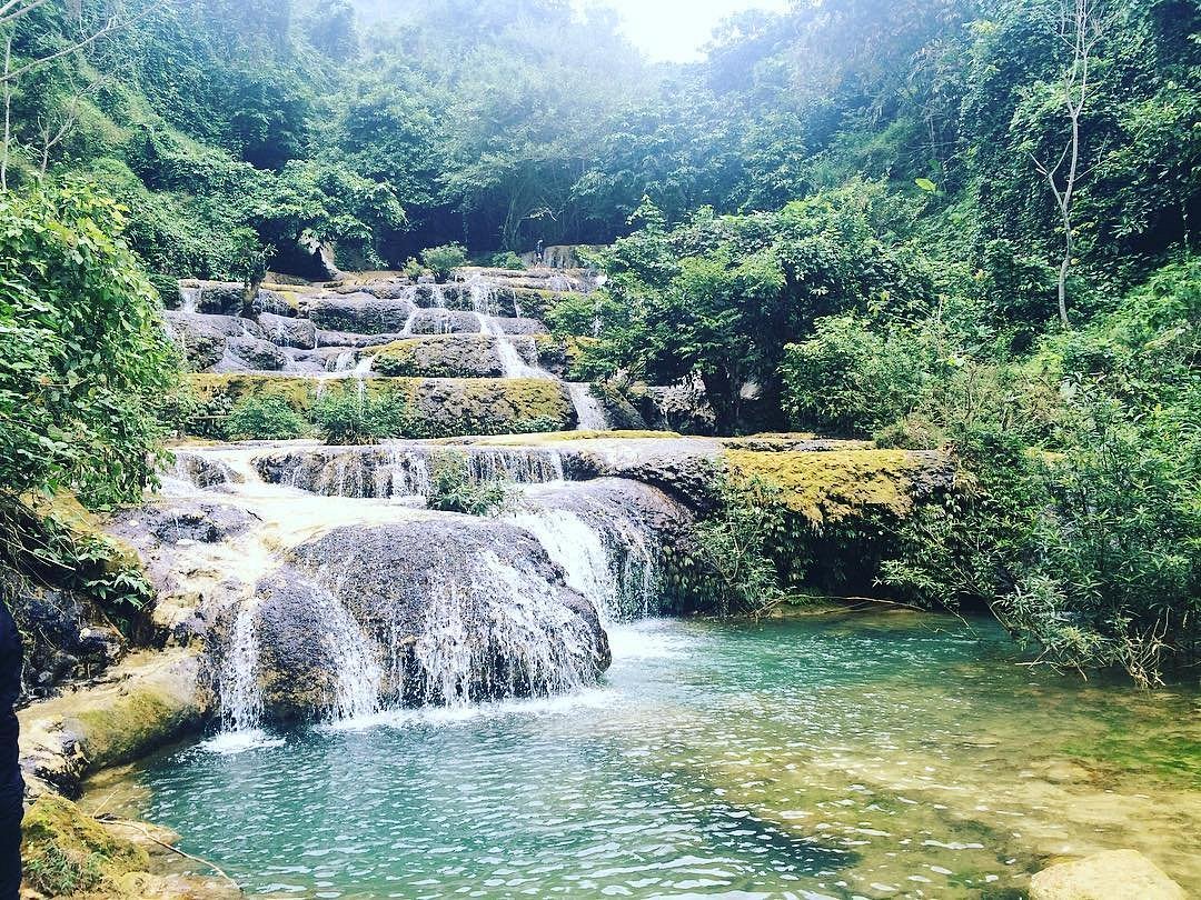 Hieu Waterfall Pu Luong
